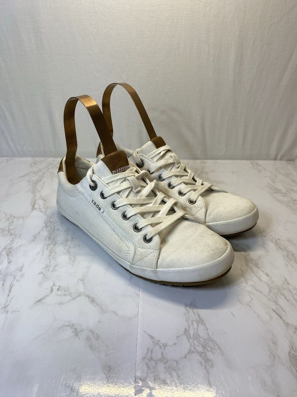 Taos Starburst Womens Size 10 Shoes White Canvas Fashion Sneakers 4105909